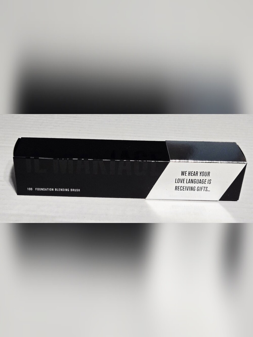 IL Makiage #100 Foundation Blending Brush Makeup Brush New in Box Gift Edition